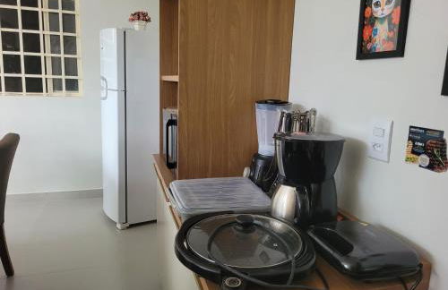 Casa funcional - 02 quartos, 02 camas de casal, 01 cama de solteiro, cozinha gourmet e garagem para carro pequeno - Foto 10