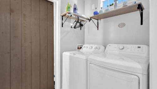 Spacious King Cottage-Mins from Downtown - Photo 3