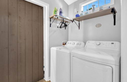 Spacious King Cottage-Mins from Downtown - Photo 3