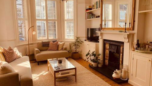 Stunning Home, Garden, Parking & Close Train Stations - Foto 4