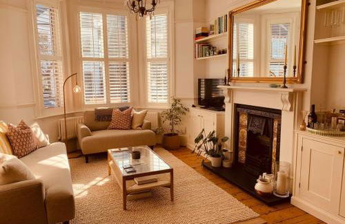 Stunning Home, Garden, Parking & Close Train Stations - Foto 4