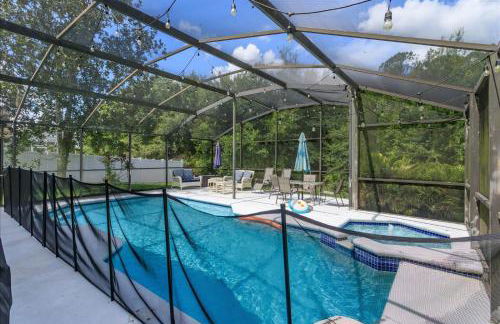 Lovely 4 Bed Oasis In the mix of everything - Photo 23