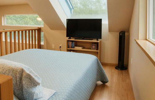 Lakefront Bungalow! 35 Miles to Mt Rainier! - Foto 10