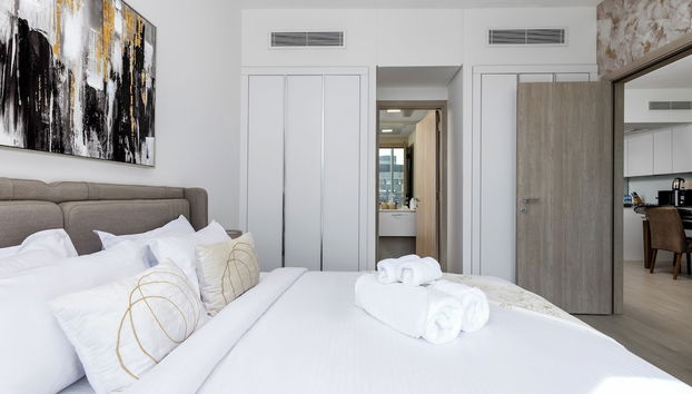 Waves - Urban Chic 1BR Apt With Maid - Foto 5, Habitación