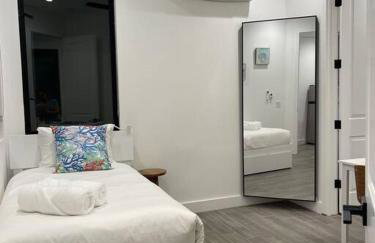 Beach House with Rooftop Jacuzzi - Foto 48