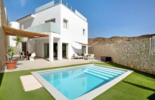 Luxury Boho Villa with Heated Pool, Rooftop and Panoramic Sea View in Amadores - Foto 7