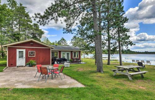 Lakefront Solon Springs Cabin with Private Dock! - Foto 21