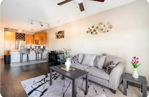 Uptown Stay and Adventures with Pool, Bars & Shops - Photo 13