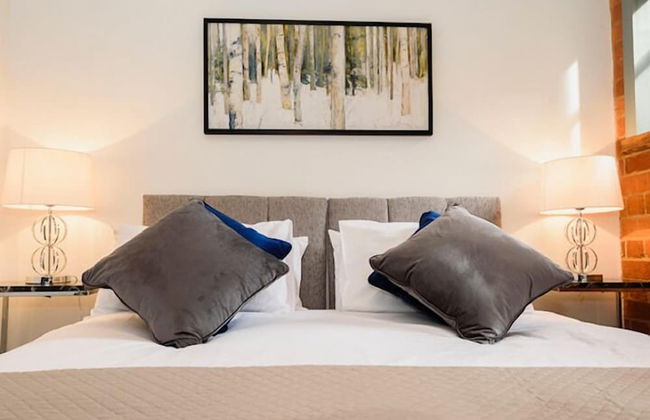 Karah Suites - Gloucester Docks - Photo 5