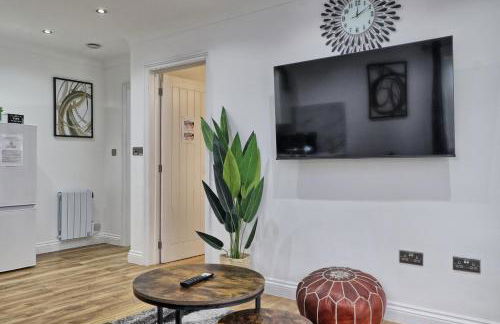 Very Cosy & Lovely 1 Bed Garden Apartment with side access, Suitable for Long Stay and Short Stay - Photo 25