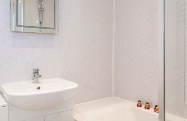 Beautiful Beachfront House wth Balcony Sea Views - Foto 37