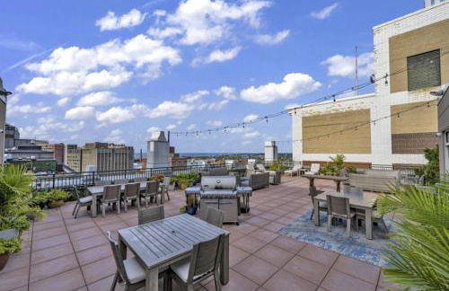 Your Downtown Oasis, Pool Gym in Building Steps from Dining and Top Sights - Foto 23