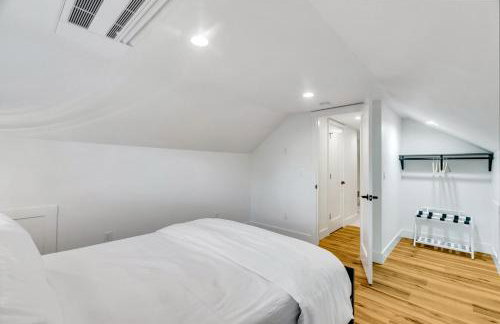 Sunny 3BR Retreat Near Everett Waterfront - Photo 13