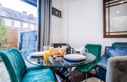 Great Location 2 Bedroom House in Nottingham, Private Garden, Fast Wi-Fi and Free Parking - Photo 57