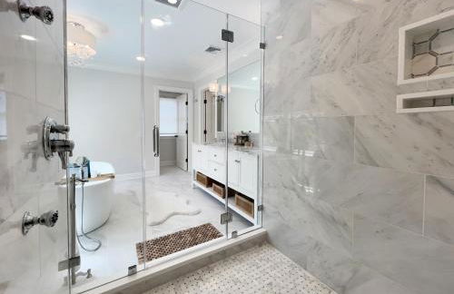 New Construction Modern Luxury Retreat w 6 Beds - Foto 46