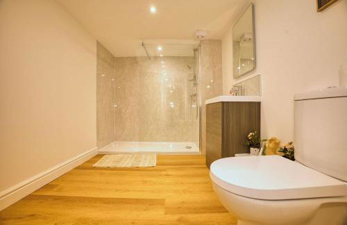 Contractor Stay Sleeps 4 - Large Living Space - Parking - Bridgwater - Foto 15