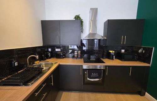 Deluxe 2BR Apartment Near City Center - Sleeps 6 - Foto 17
