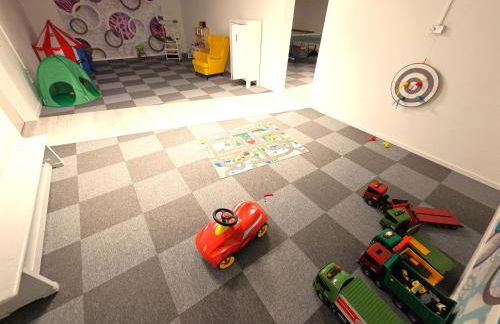 Winterberg Appartement 6 Pers aan Skilift grootste Skigebied nabij Bikepark Unieke locatie met zeer rustige tuin in het bos en het gezellige centrum leuke cafes restaurants en gratis zwembad sauna relax speelruimte parkeerplaats naast Der Brabander - Foto 77