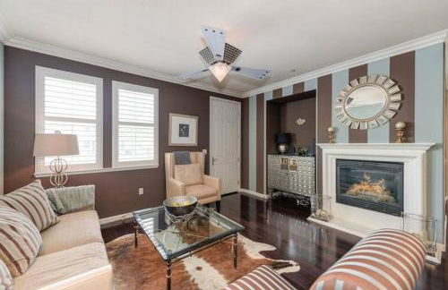 Elegant Natomas Town-home For Business Travelers - Foto 2