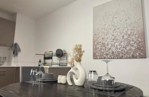 Cozy City Centre Apartment with Free Gym and Free Coffee - Photo 49