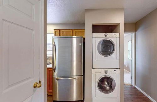 2 Bed 1 Bath with fully Stocked Kitchen - Foto 20