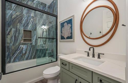 2 Blocks to the Beach! Pool & Golf Cart, Sleeps 21 - Foto 44