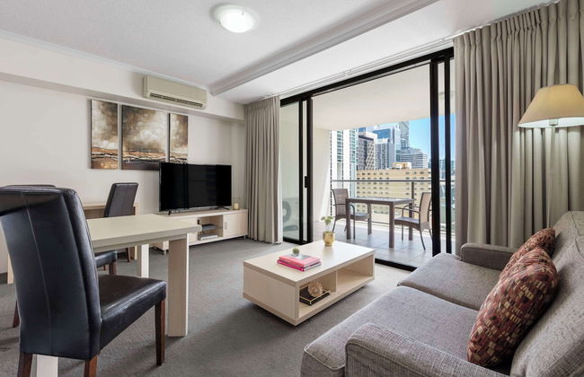 Oaks Brisbane River City Suites - Photo 31