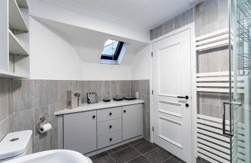 Two-Bedroom House in Beverley Centre with Parking - Foto 13