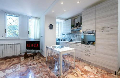 Iris Apartment with Jacuzzi - Easy City Access - Foto 18