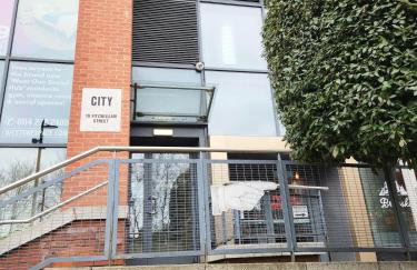 Stylish 2-Bed Apartment, Free Parking, Walk to Hospital & Uni - Foto 38