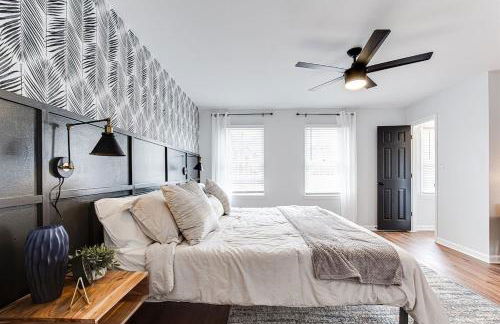 Lux Home-mins to Truist Park wKing pet friendly - Foto 36