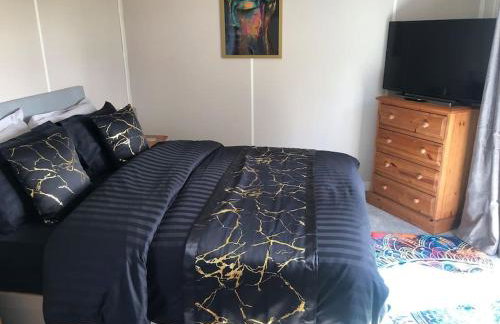 Couple’s Lodge With Hot Tub - Foto 15