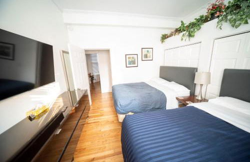 Club Salon Sleeps 10-20 Free Parking & TV - Foto 14