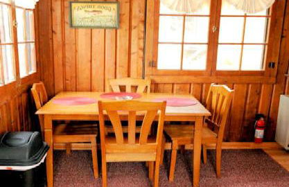 Lovely Lakefront Cabin Rental for Five Guests in West Branch, Michigan - Foto 3