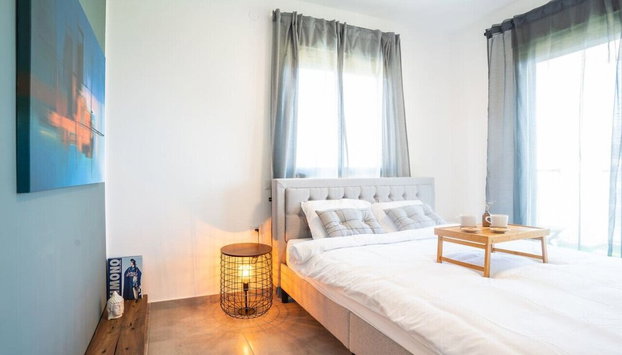 Vibrant Seaside Stay with Balcony by Sea N' Rent - Photo 3, Intérieur
