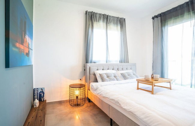 Vibrant Seaside Stay with Balcony by Sea N' Rent - Foto 3