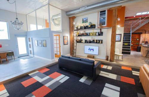 Trendy Modern Loft in Rino Art District - Photo 21