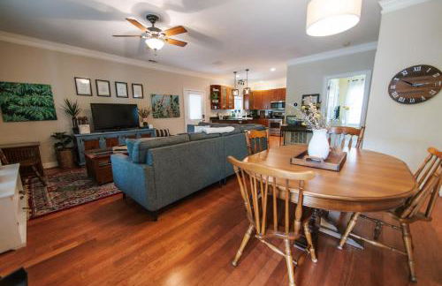 Cozy Cottage - Walk to Campus, Stadium, Downtown - Foto 14