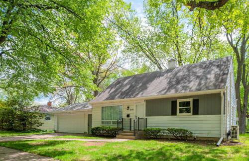 4BR 2BA Dog Friendly 3 Kings Walk to Lambeau - Foto 7