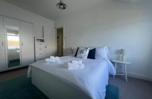 Greenwood South - Luxury beachfront home with log burner - Foto 6