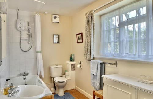 Library Cottage by inspirestays-com - Foto 14