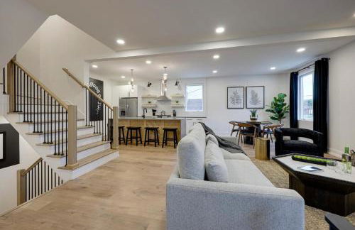 Skyline Luxury - Rooftop Deck- King Suites-Garage - Foto 3