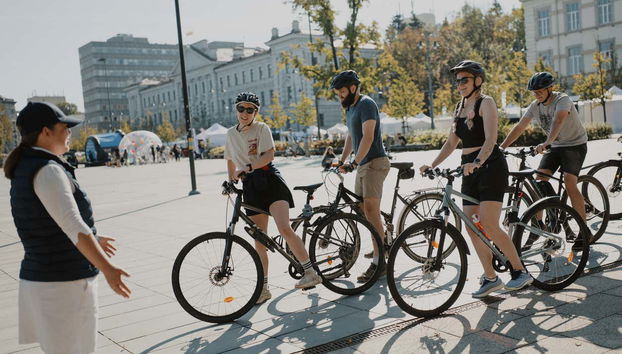 Vilnius Bike Tour - Photo 4, Listen to the guide