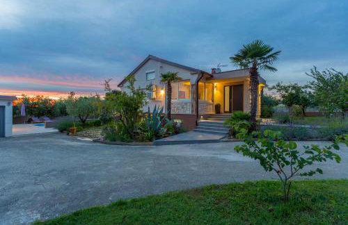 Villa Viktoria poll&garden view - Foto 1