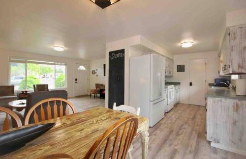 Cheerful 3 Bedroom on a Park 10 Miles from Eugene - Foto 1