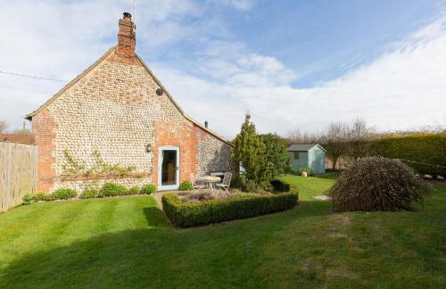 Garden Cottage - Photo 2