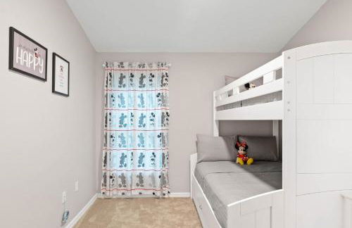 Family Retreat w/ Pool & Foosball, 8.5mi to Disney! - Foto 17