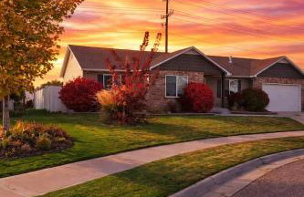 Spacious 5BR Home with Yard & Basement Lounge - Photo 5