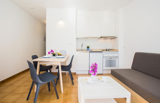 Apartamentos Los Tulipanes - Photo 32