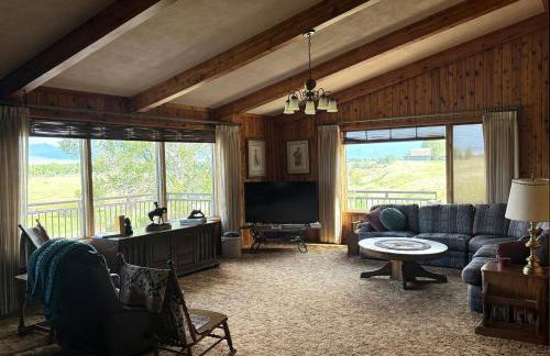 Charming Riverfront Guest House with Deck Overlooking Madison River, Near Ennis, Montana - Foto 17